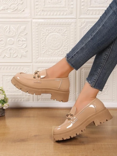 Royalfashion Női lakkbőr loafer Arieda