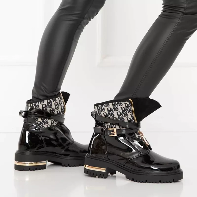 OUTLET Fekete női lakkozott csizma Rubiska - Lábbeli