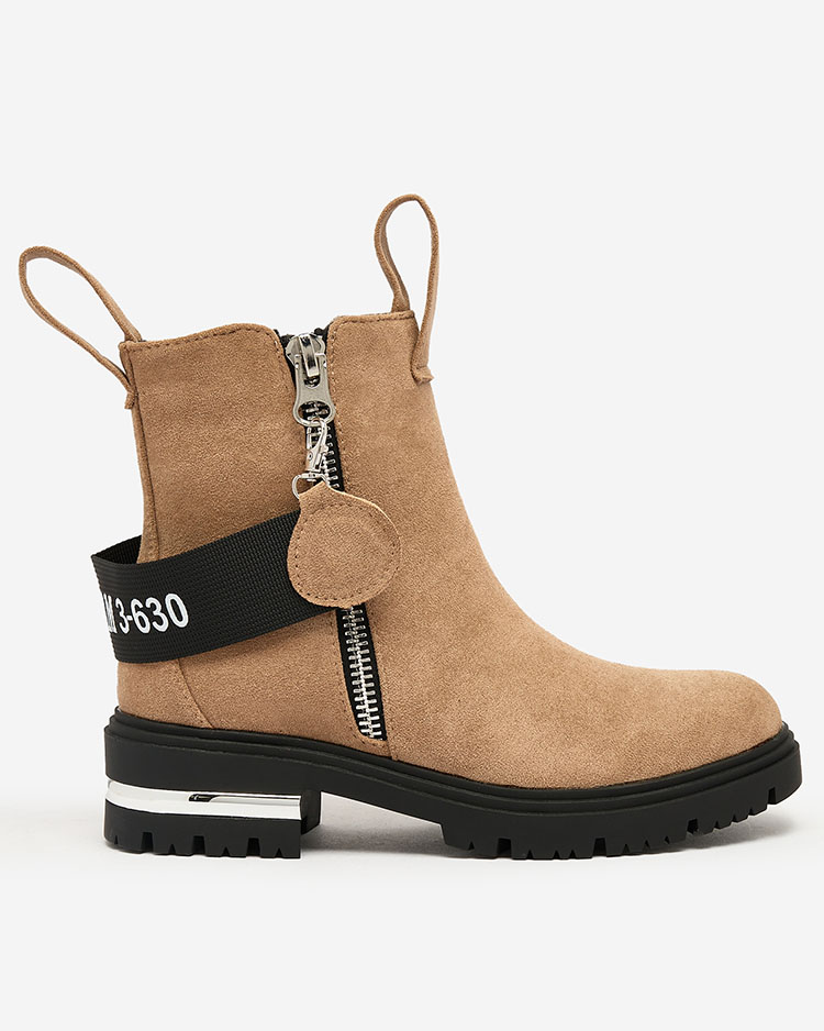 Royalfashion Barna öko-szarvasbőr csizma pánttal és cipzárral Redmisala