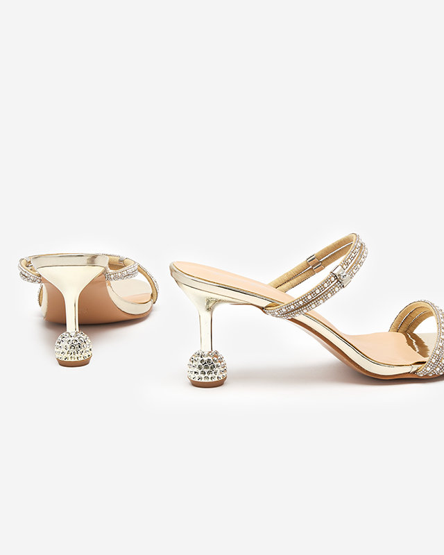 OUTLET Arany lakkozott, alacsony sarkú papucs Lakopi - Lábbeli