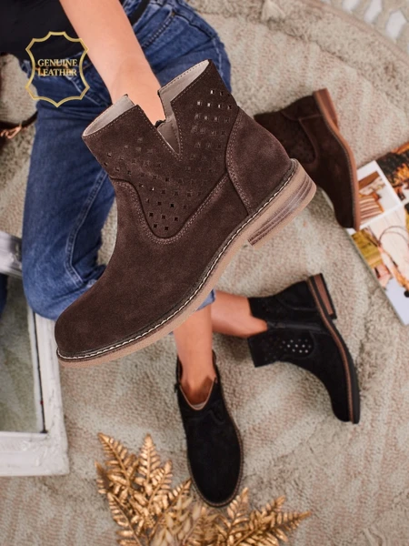 Aurelia Verona - Barna női velúr bokacsizma természetes bőrből, 3 cm-es sarokkal