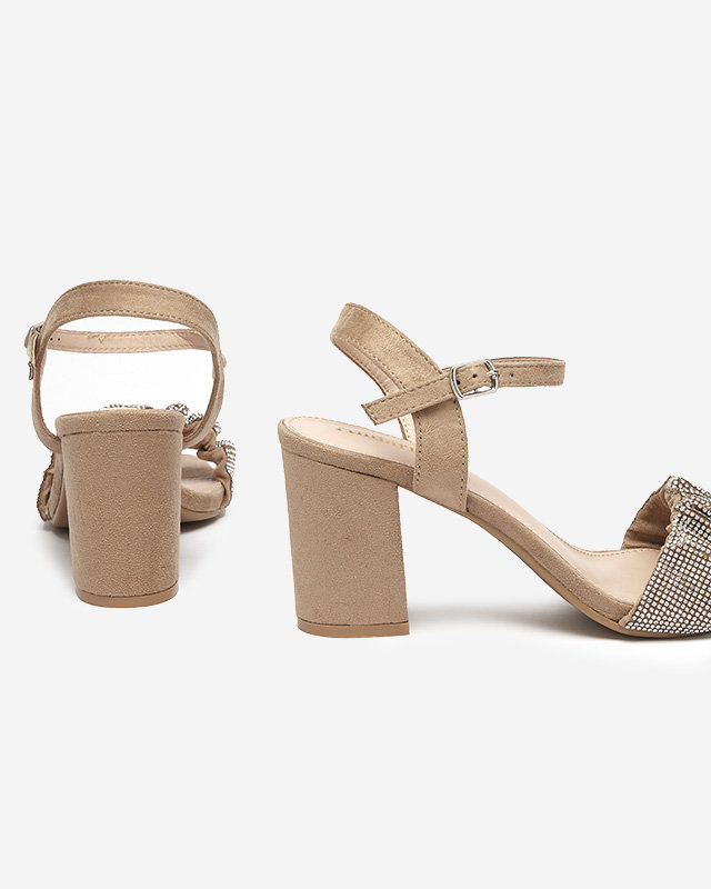 OUTLET Világosbarna női szandál oszlopon cirkóniákkal Trieste - Lábbeli