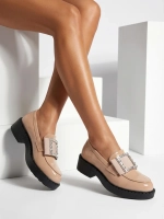 bézs || világosbarna