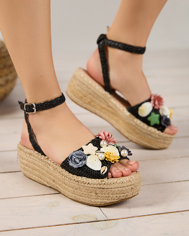 OUTLET Fekete női szandál díszített pánttal Soramis - Lábbeli