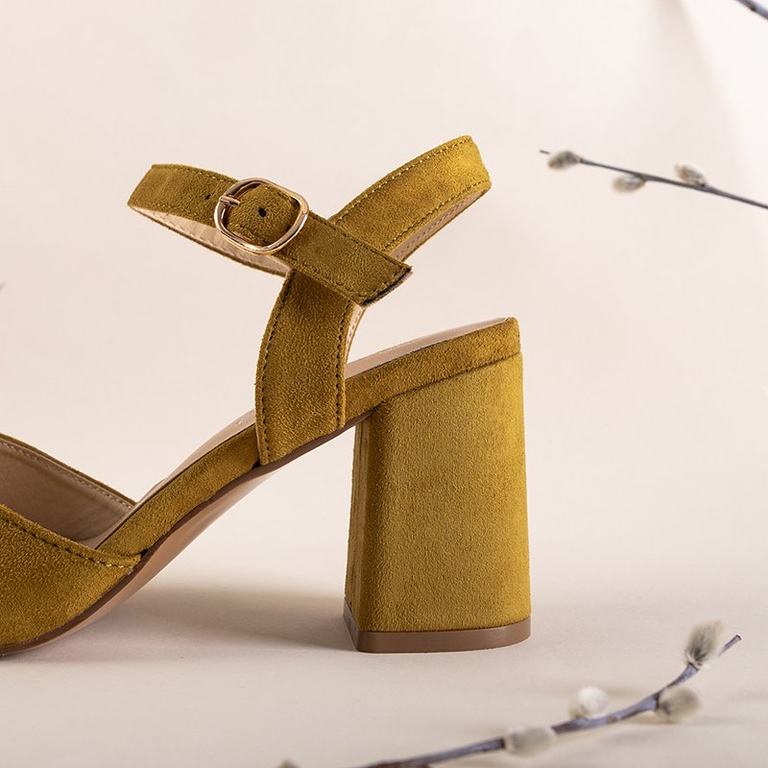 OUTLET Zöld és sárga szandál az Elga postán - Lábbeli