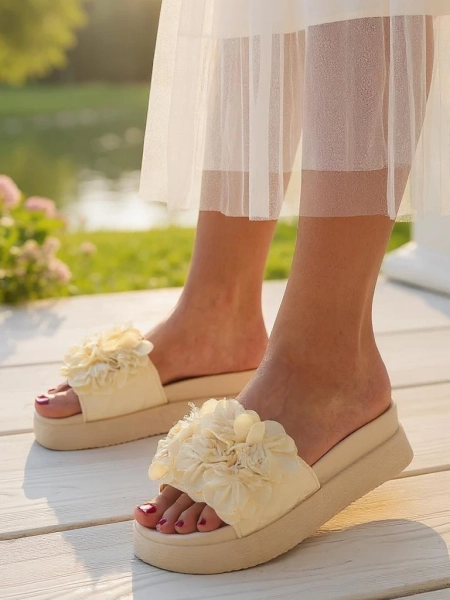 Királyi divat női szandál kis virágokkal - Frezja