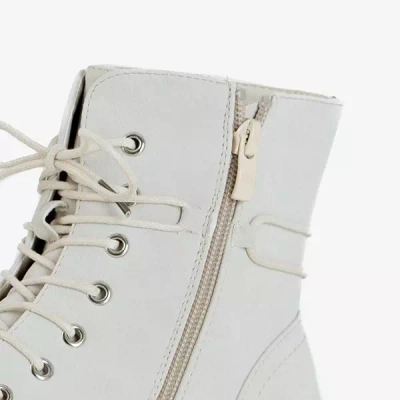 OUTLET Bézs női csizma díszítéssel Matildat - Lábbeli