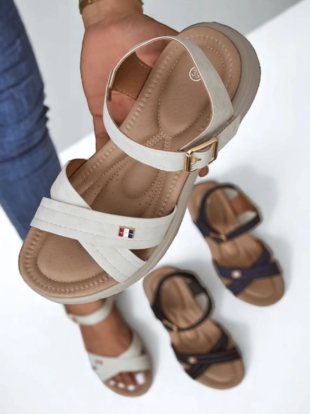 Royalfashion Női lapos sarkú Nirras szandál