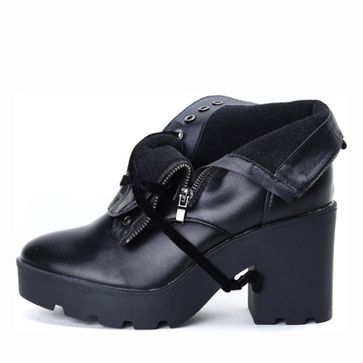 Czarne botki na grubej podeszwie Matessrae - Obuwie