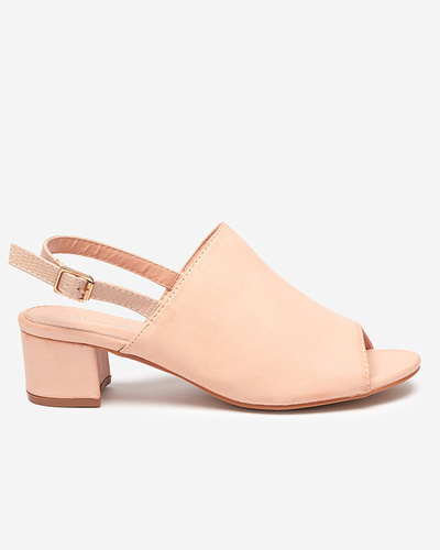 OUTLET Bézs színű női szandál alacsony oszlopon Chonu- Footwear