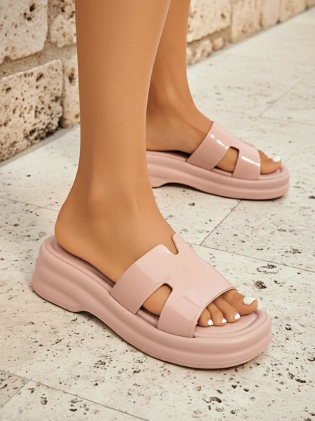 Royalfashion Női papucs vastag talppal Nova Gloss