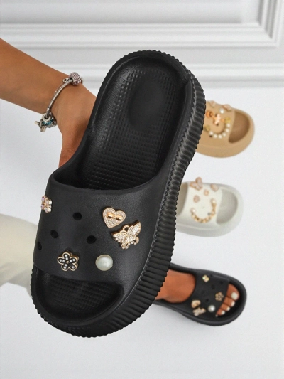 Royalfashion Női gumipapucs Slash Glam díszítéssel
