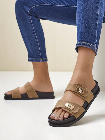 Royalfashion Női szandál díszes csatokkal Costes