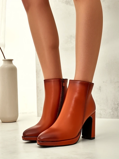 Royalfashion Női bokacsizma sarkakkal Ferog