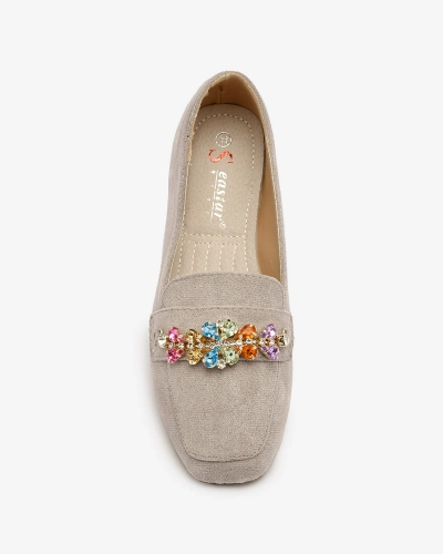 Royalfashion Világosszürke női mokaszin kristályokkal Olkeri