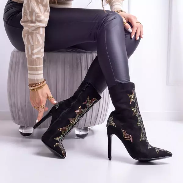 OUTLET Fekete velúr csizma dekoratív Afis-Footwear felsőrésszel