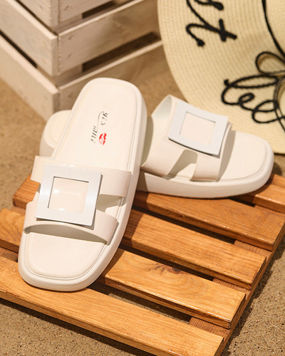 OUTLET Női fehér papucs Zegor díszítéssel - Lábbeli