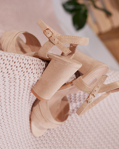 OUTLET Női szandál az oszlopon Garroti bézs színben - Lábbeli