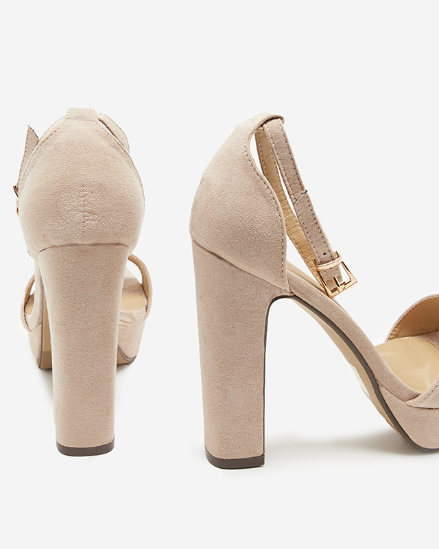 OUTLET Bézs színű női szandál magasabb sarokkal Cerista - Cipők