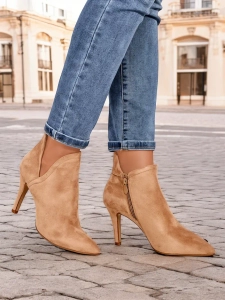 világosbarna || barna