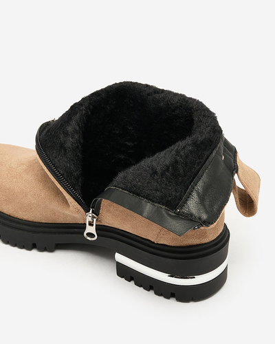 Royalfashion Barna öko-szarvasbőr csizma pánttal és cipzárral Redmisala