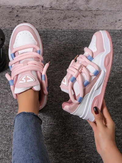 Royalfashion Női sportcipők dekoratív fűzőkkel Clesiv