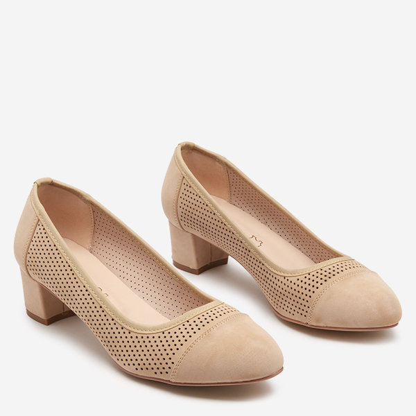 OUTLET Bézs színű áttört pumpák az oszlopon női Pollam - Lábbeli