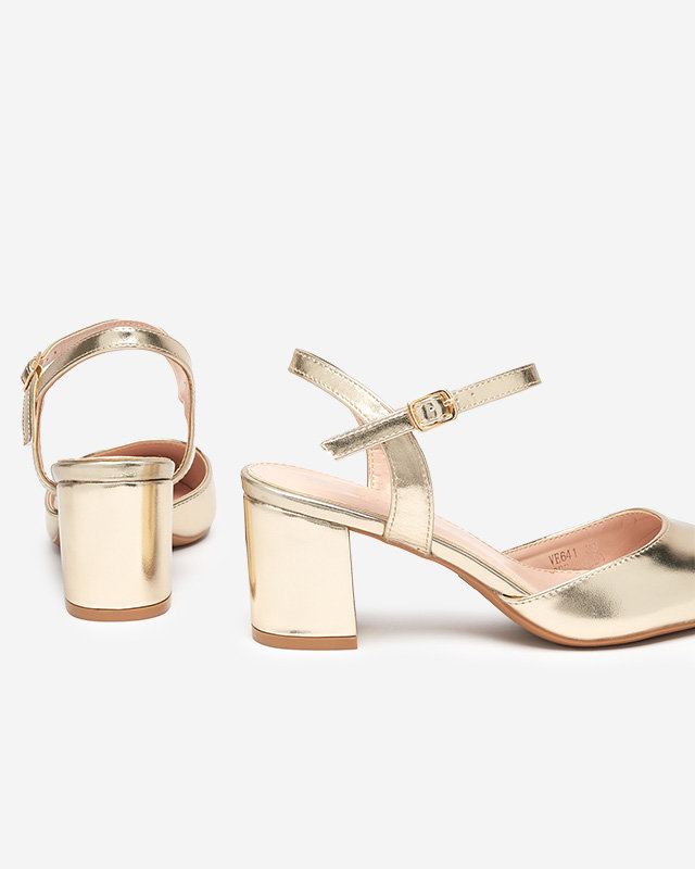 OUTLET Női szandál alacsony oszlopon, arany színben Nerolak - Lábbeli