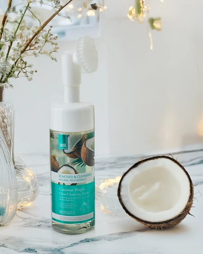 Tisztító hidratáló arcfólia a bőrfelszín elszíneződésének csökkentésére KÓKUSZ 150 ml