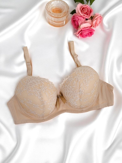 Royalfashion Női párnázott melltartó csipkével Elegance Lace