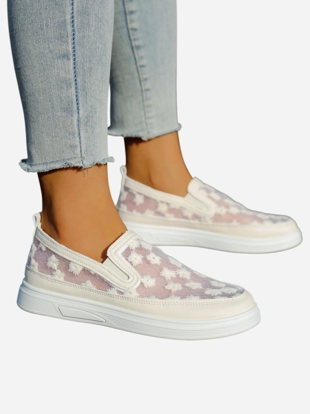 Royalfashion Női mokaszinok hálóból, virágokkal Emzos