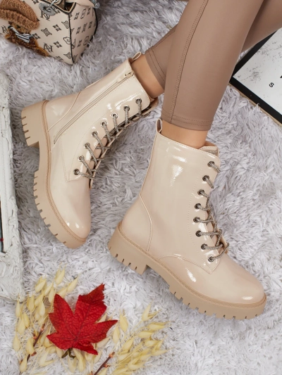 Fjorra lakkozott fűzős női bokacsizma