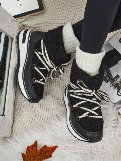 Női a'la hótaposók bundával, Verruna