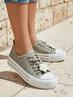 Világosszürke || szary