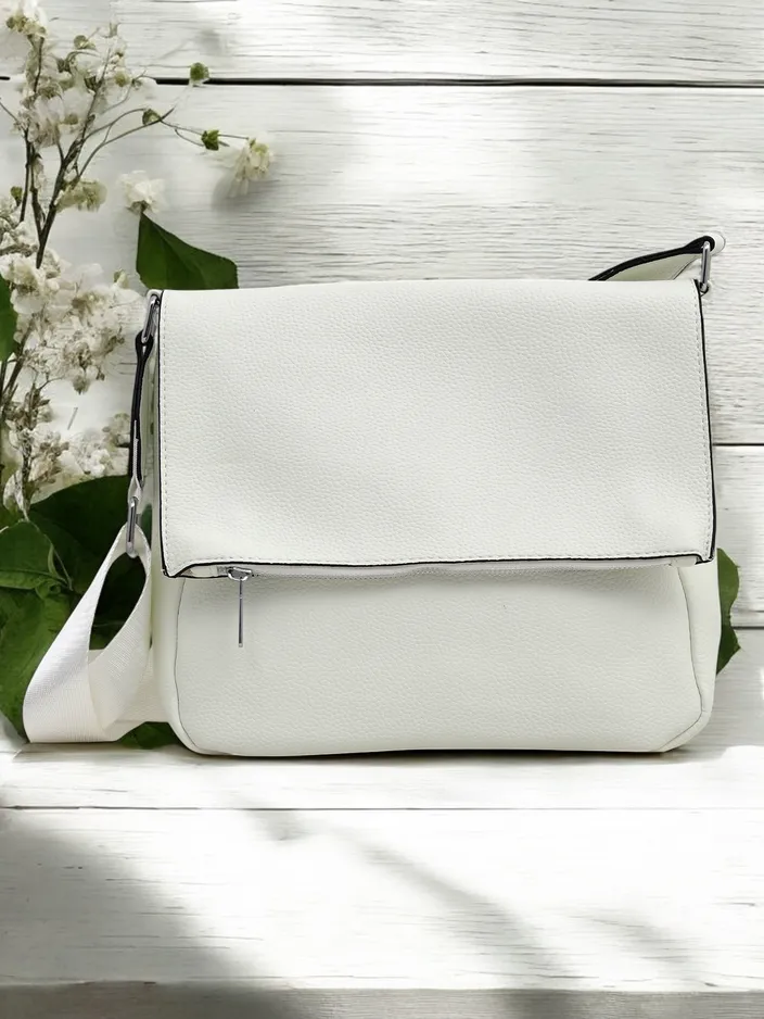 Royalfashion női kézitáska cipzáras zsebbel a fedelein