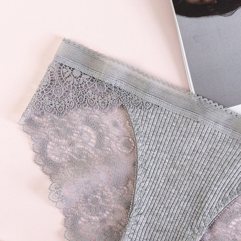 Szürke női bugyi csipkével - Fehérnemű