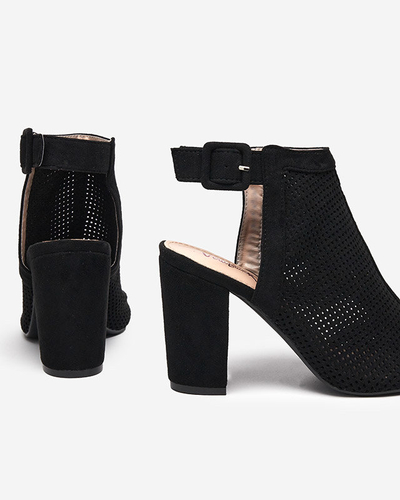 OUTLET Női fekete áttört szandál az Illosey postán - Lábbeli