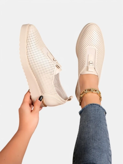Royalfashion Slip-on női perforált cipők Goffies