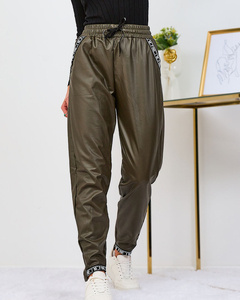 khaki || sötétzöld
