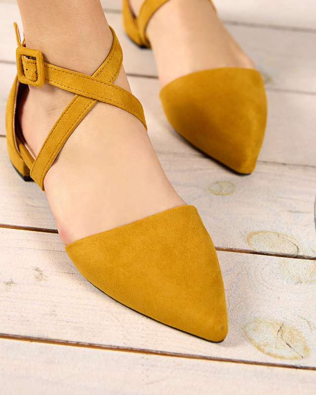 OUTLET Mustár színű pumpák lapos sarkú Qiumi - Lábbeli