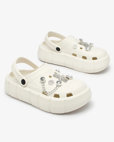 Royalfashion Fehér áttört női flip-flop cirkóniás díszítéssel Afuccia