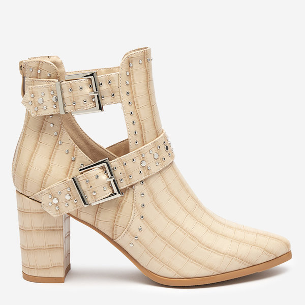 OUTLET Bézs színű csizma az oszlopon vágásokkal és csatokkal Masieo - Lábbeli