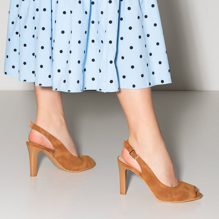 OUTLET Barna áttört szandál keskeny Phaenna oszlopon - Lábbeli