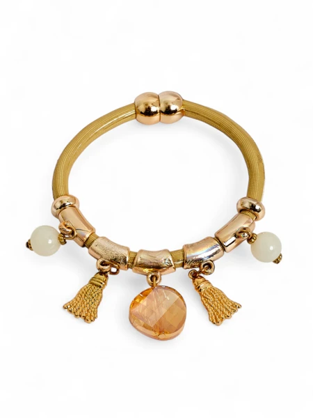 Női karkötő gyöngyökkel és csillámokkal