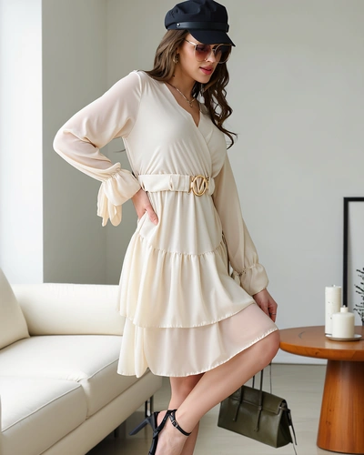 Royalfashion Női mini ruha volánokkal és csavart nyakkivágással