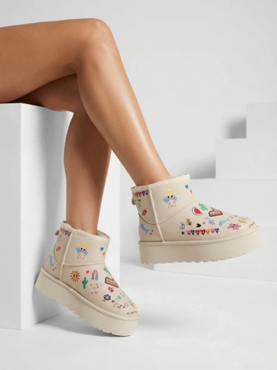 Royalfashion Rövid női hó csizmák Hanaga matricákkal