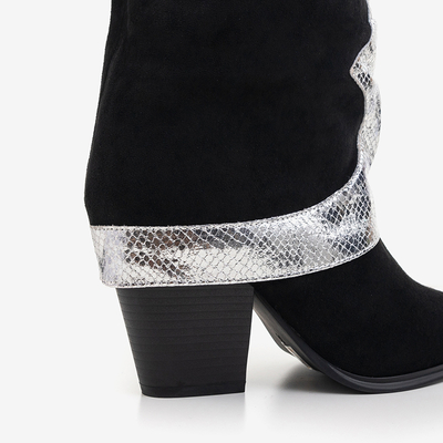 Fekete bokacsizma dekoratív felhajtással Acilip- Footwear