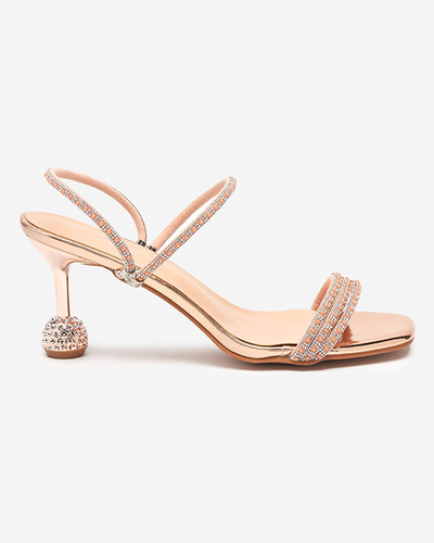 Rózsaszín és arany lakkozású, alacsony sarkú papucs Lakopi - Lábbeli