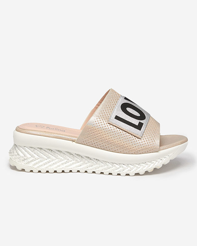 Női bézs színű fényes papucs Sosha- Footwear felirattal