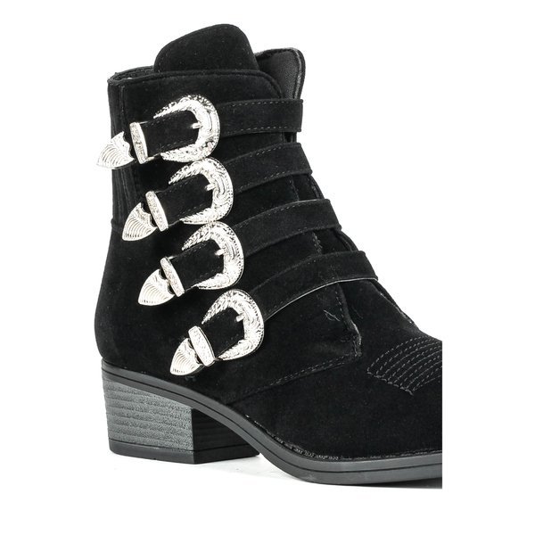 Fekete bokacsizma egy alacsony oszlopon Grand - Lábbeli